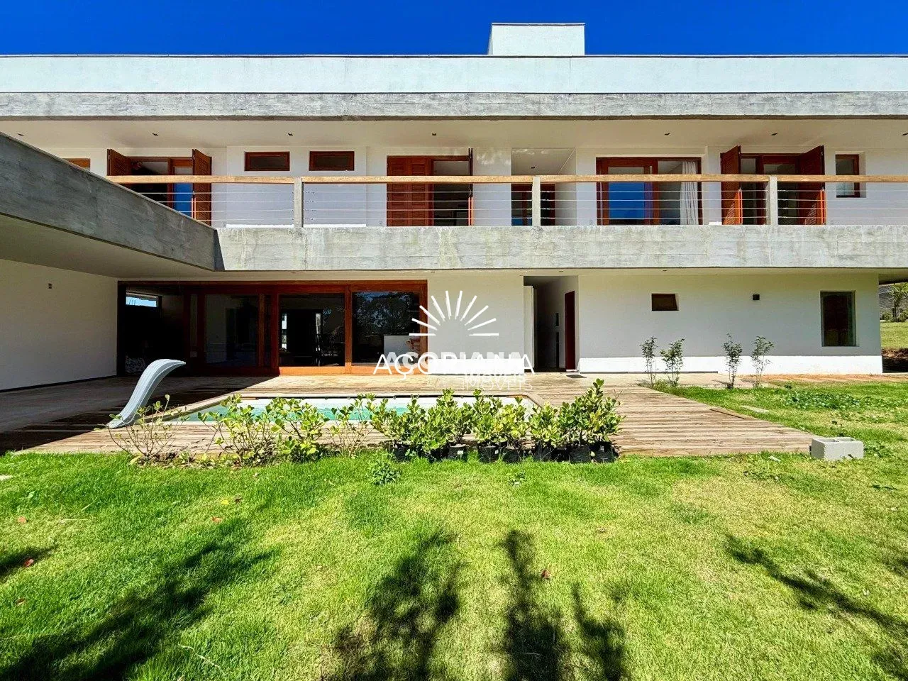House with open-plan kitchen and 5 bedrooms over 558 m² — photo 35