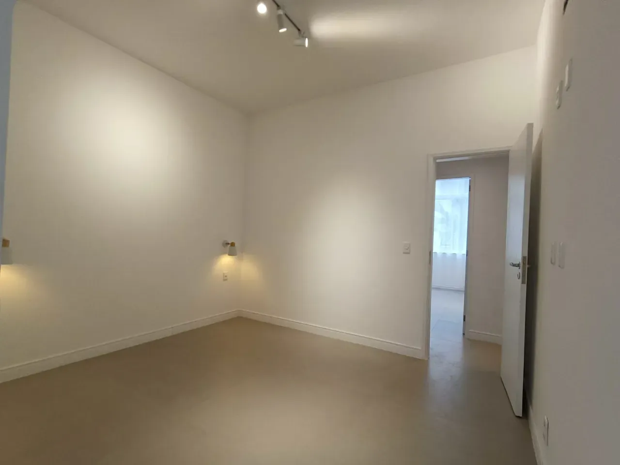 3-bedroom apartment with a walk-in closet in Rio de Janeiro — photo 12