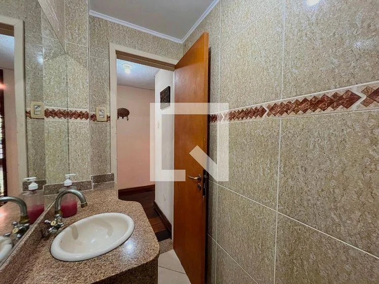 Furnished house, 350 m², with a glass-enclosed balcony — photo 27