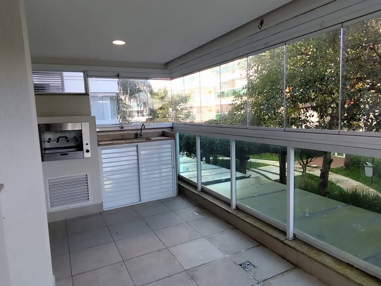 Furnished 2-bedroom apartment with private BBQ — photo 7