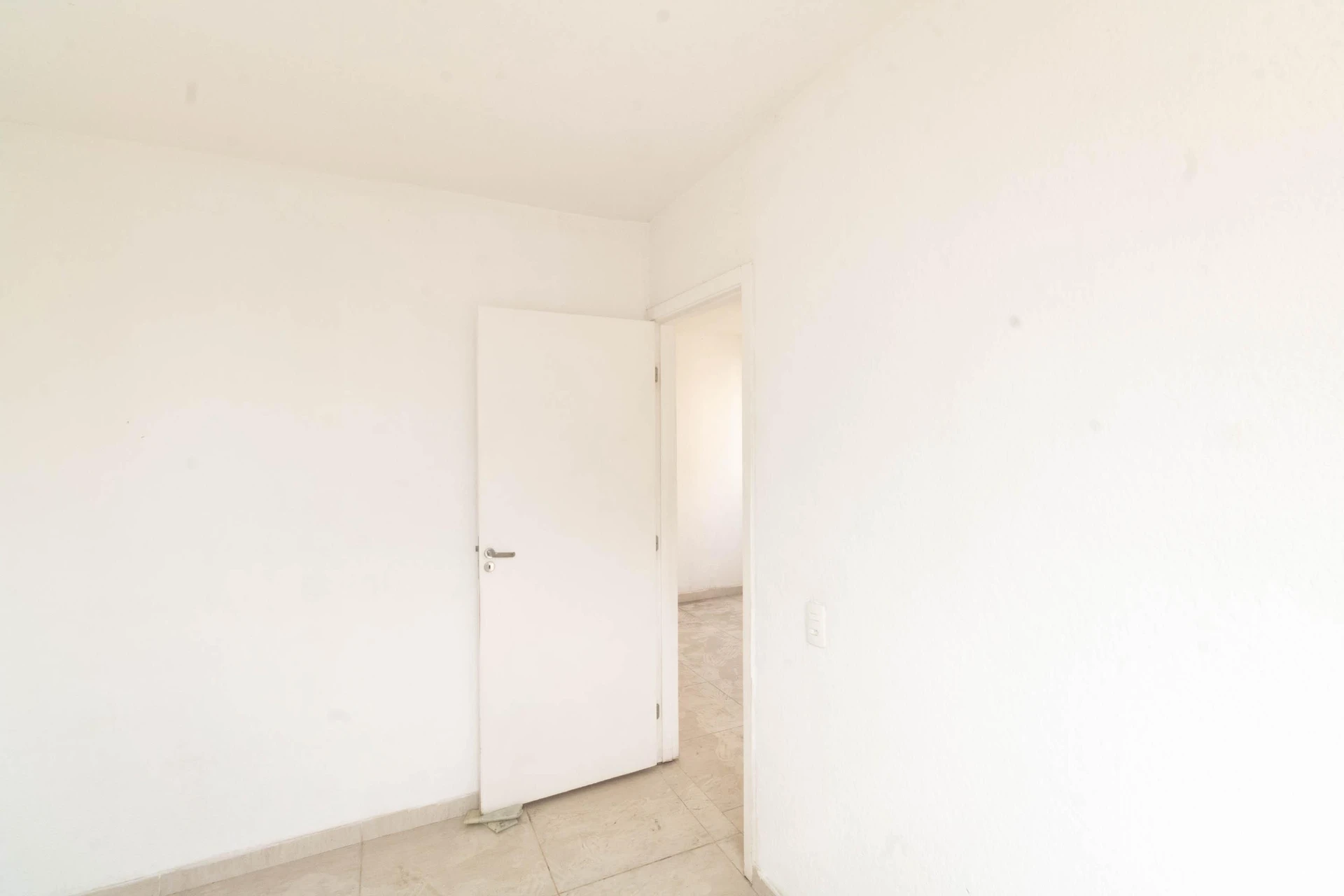 2-bedroom rental apartment with a balcony — photo 37