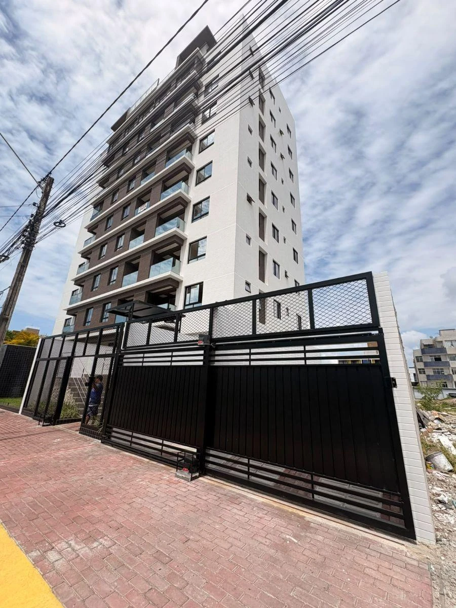 2-bedroom apartment with a glass-enclosed balcony — photo 2