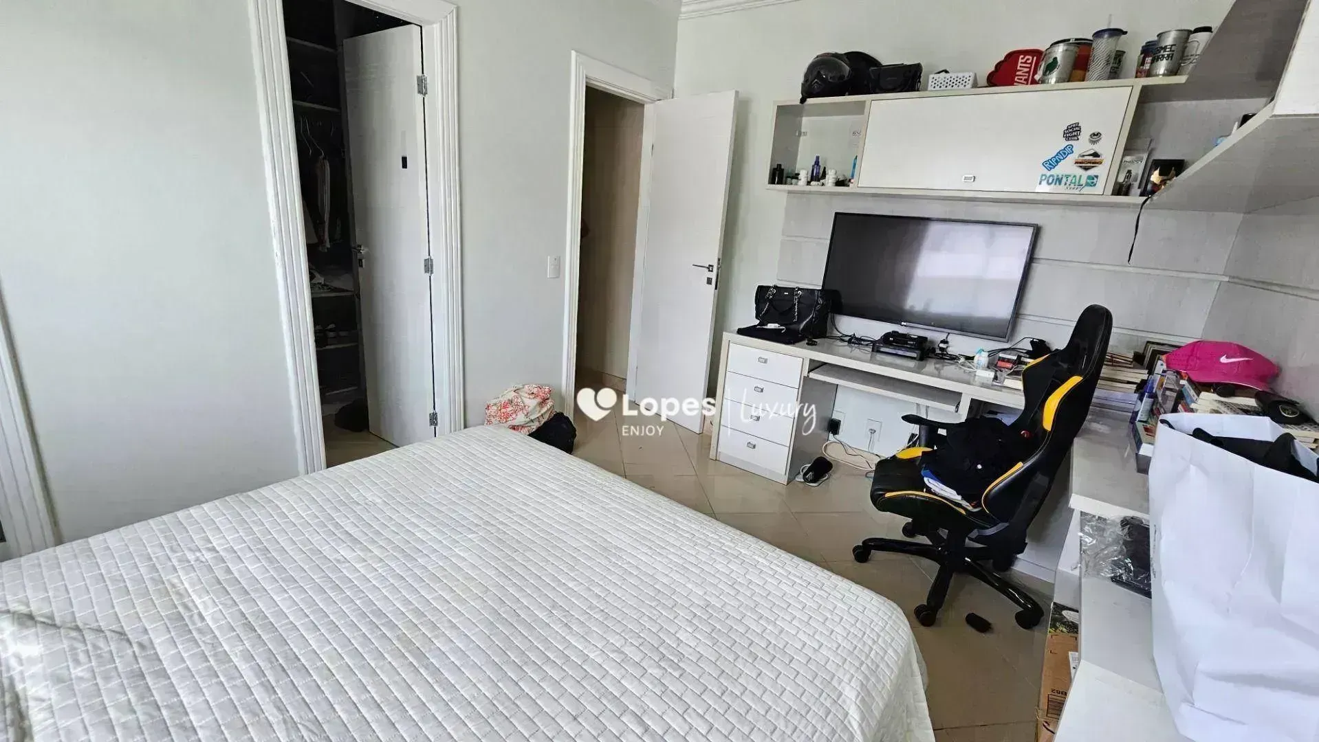 Furnished house with 6 en-suite suites and a private pool — photo 32