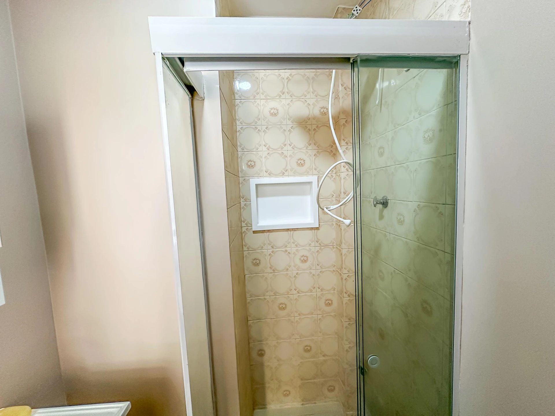 Furnished studio, 30 m², with wood or laminate floors — photo 27