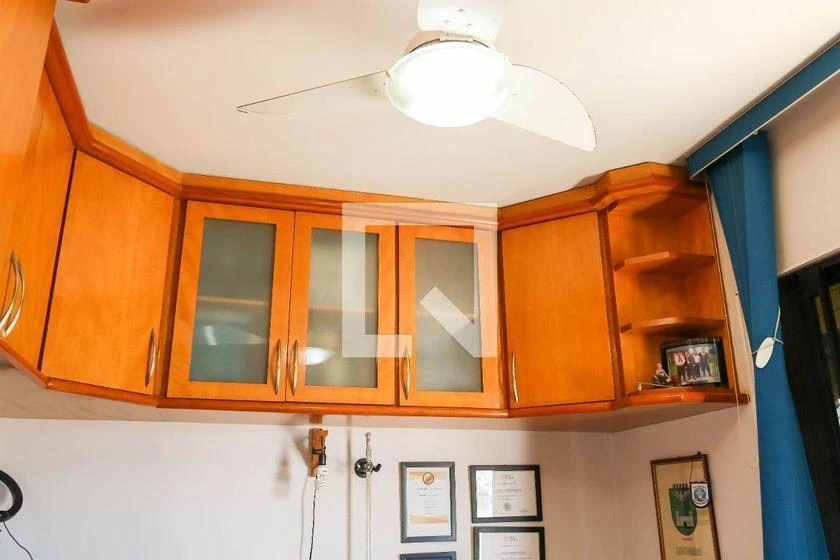 3-bedroom apartment with a suite and glass-enclosed showers — photo 38
