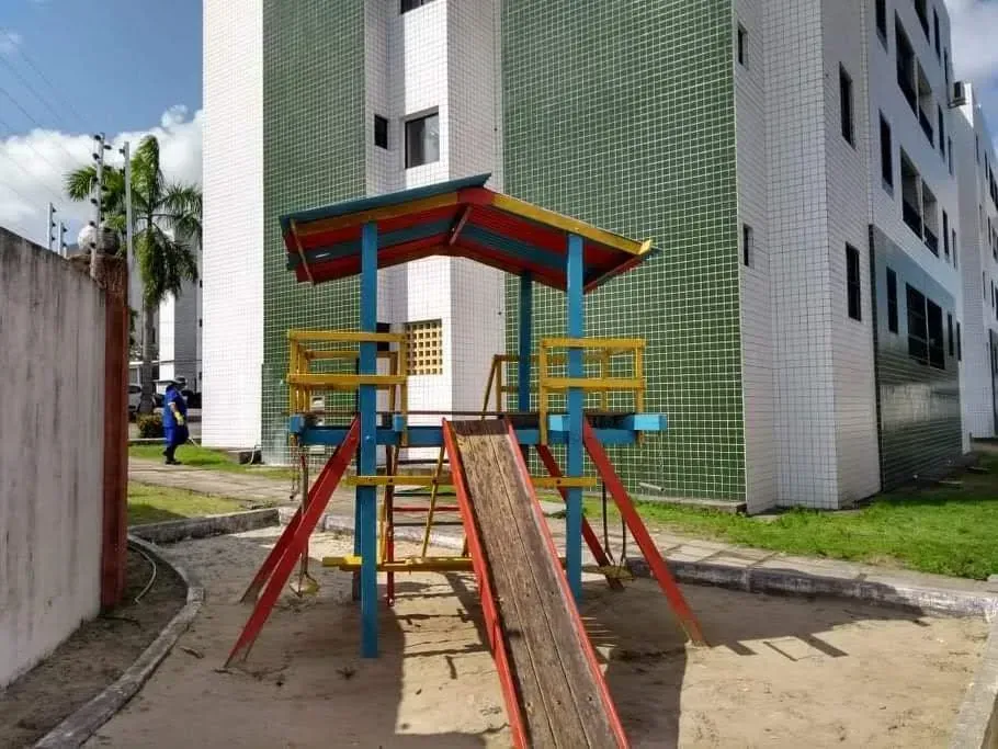 Apartamento de 2 quartos em condomínio com piscina — photo 2