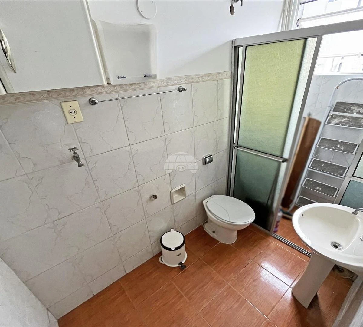 Departamento con piso de madera o laminado en Curitiba — photo 13