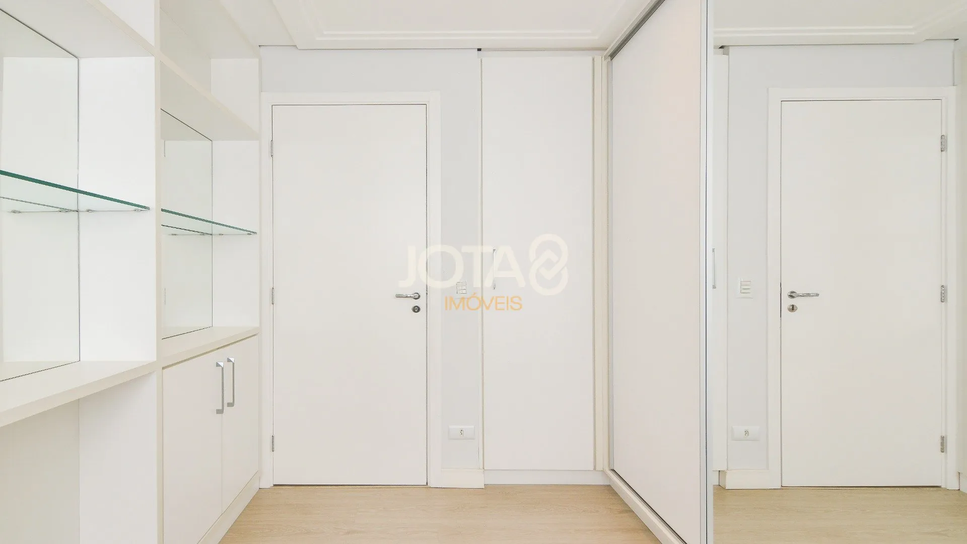 2-bedroom apartment with a washing machine in Curitiba — photo 19