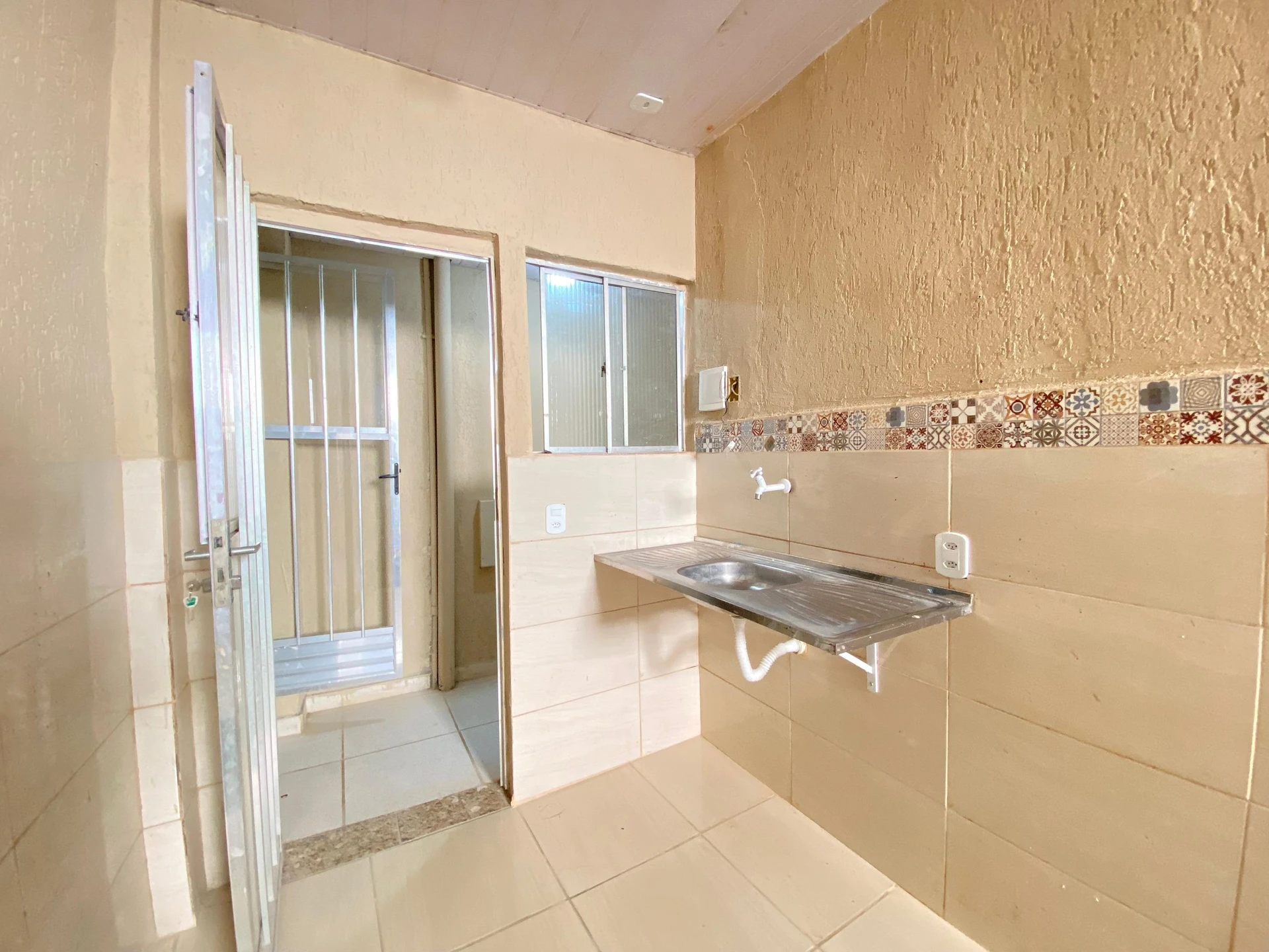 1-bedroom apartment with no parking, city-facing windows — photo 22