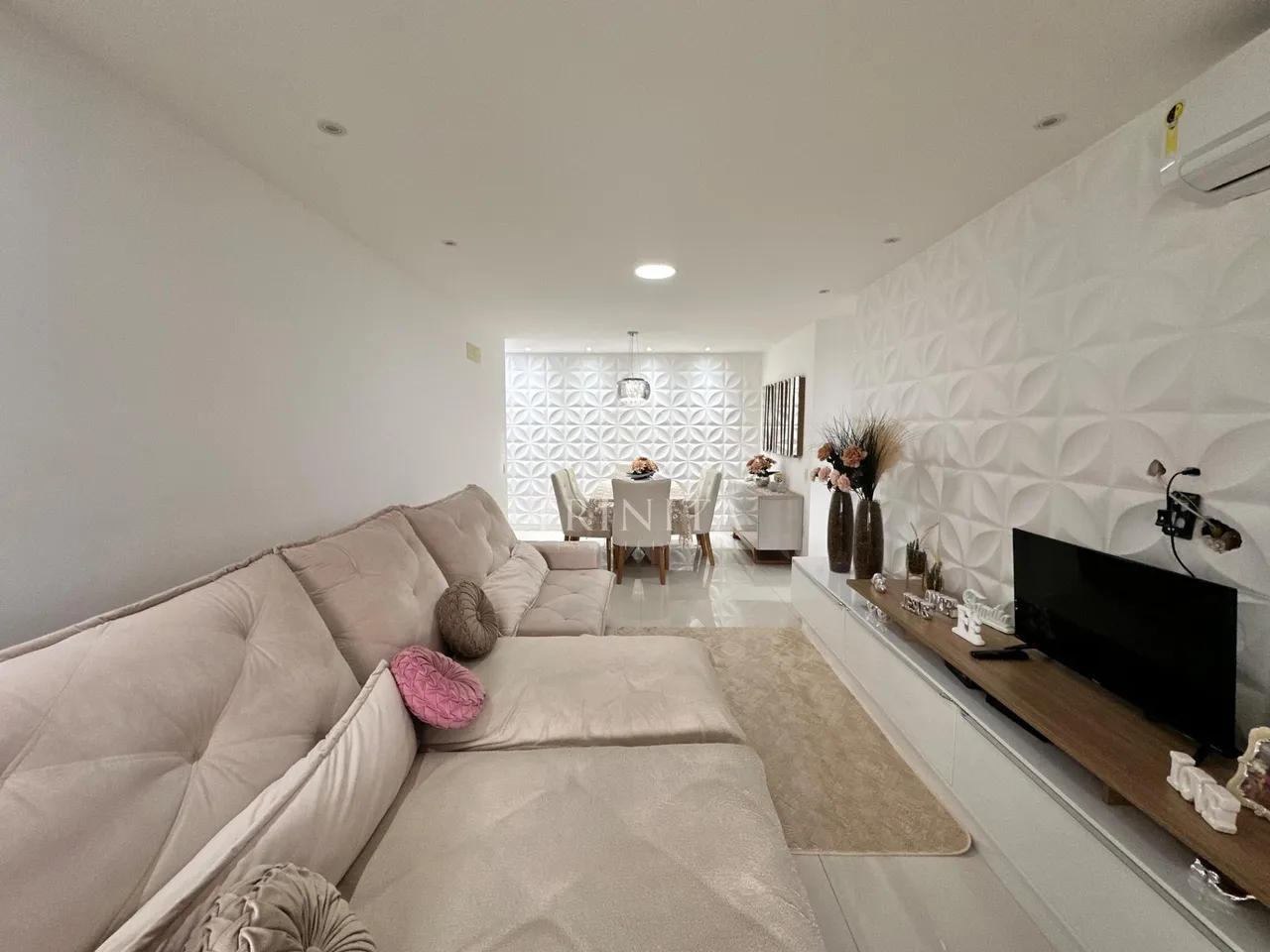 Furnished 3-suite apartment with a gas open-plan kitchen — photo 14