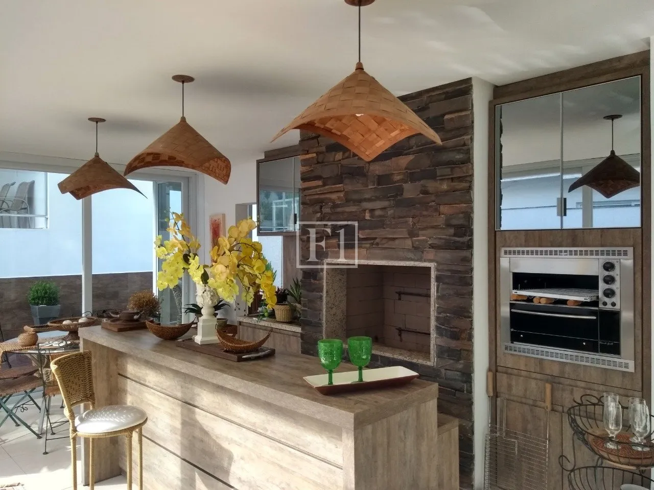 Furnished house, 450 m², with floor-to-ceiling windows — photo 15