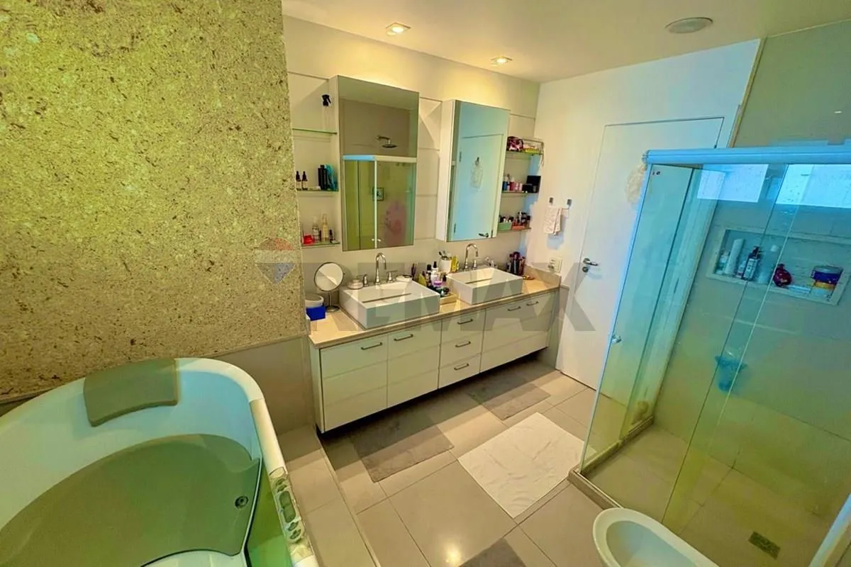 Apartamento de 315 m² com 4 dormitórios e 5 banheiros — photo 35