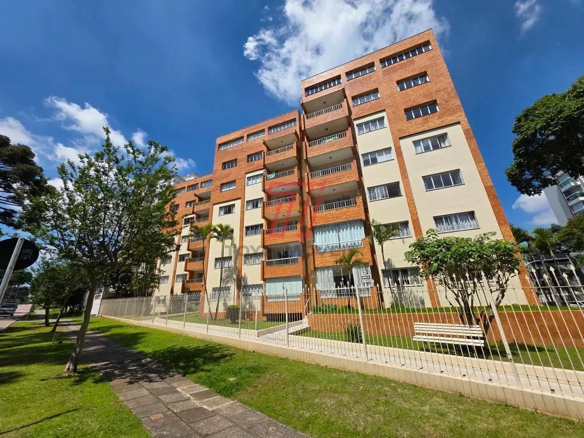 3-bedroom apartment with a bathtub in Curitiba — photo 34