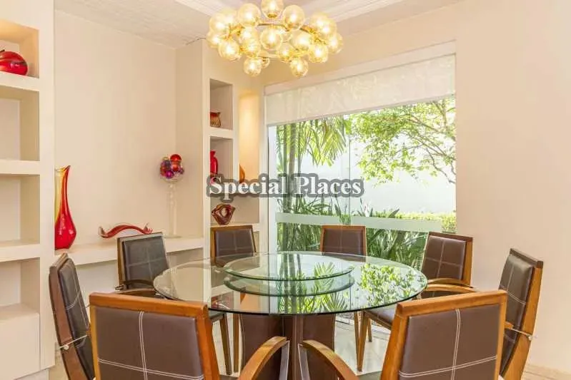 Furnished home with 5 bedrooms and 5 parking spaces — photo 14