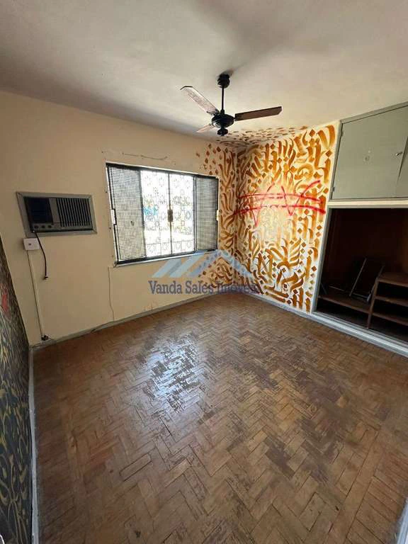 House with no parking, 4 bedrooms and 2 bathrooms — photo 4