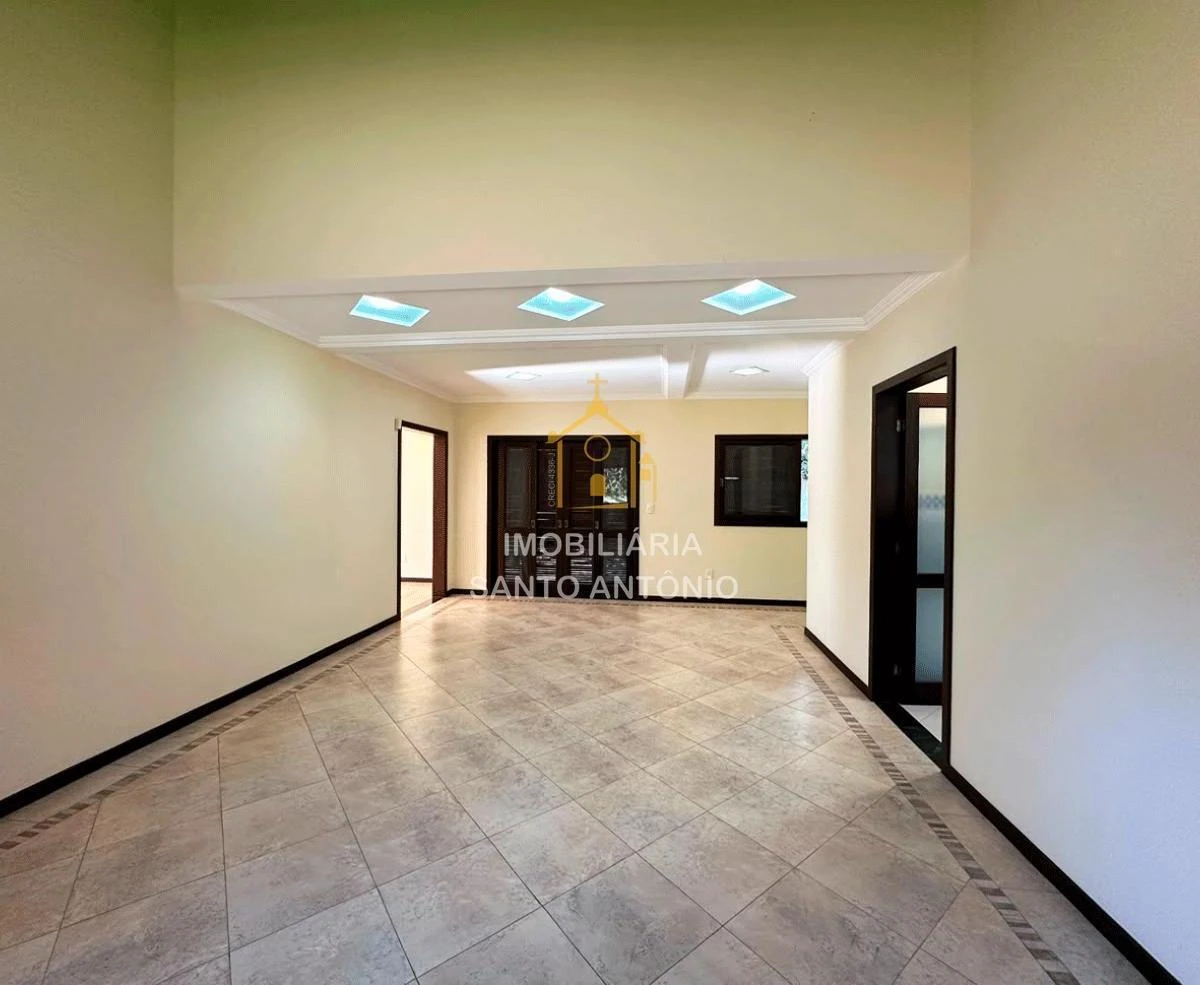 Ванна та 4 спальні: будинок 377 м² — photo 2