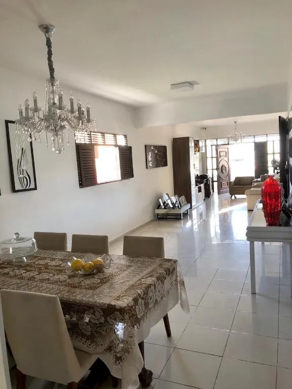Furnished 6-bedroom house with pool and private garden — photo 13