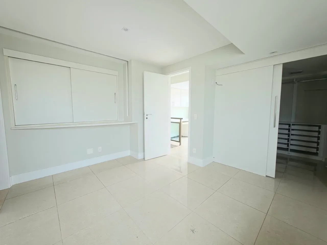 240 m² apartment with a bathtub and a grill on the balcony — photo 14