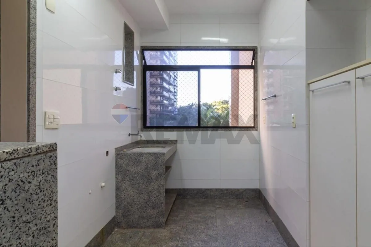 217 m² apartment with 4 bedrooms and balcony BBQ — photo 34
