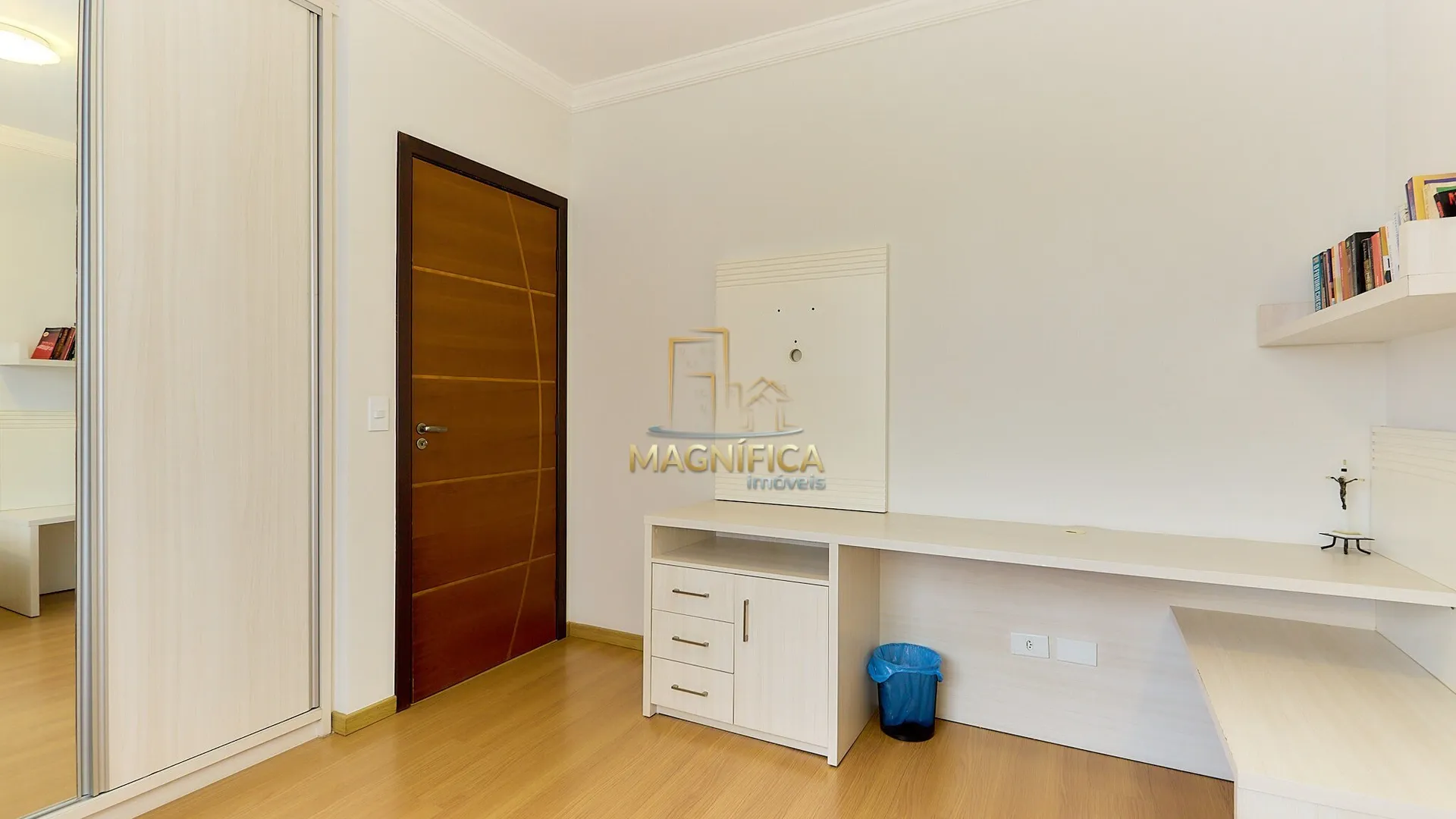 House with 3 bedrooms and 3 bathrooms, no parking — photo 18