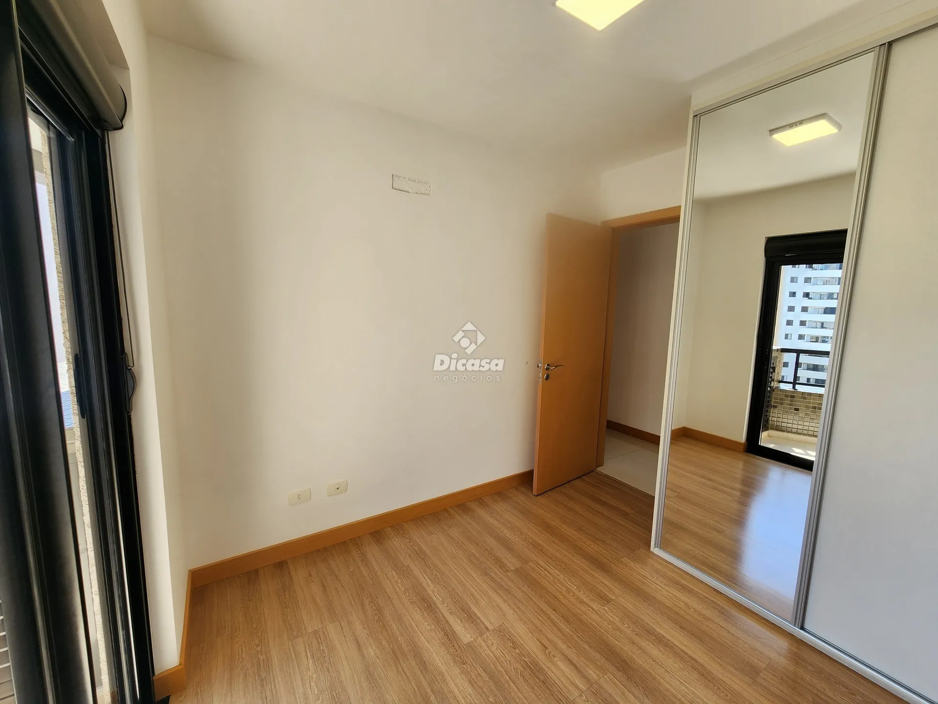 Unfurnished 2-bedroom apartment with 2 bathrooms — photo 34