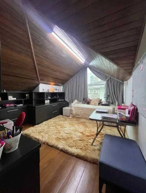 House with 6 bedrooms, 4 en-suites and 5 parking spaces — photo 3