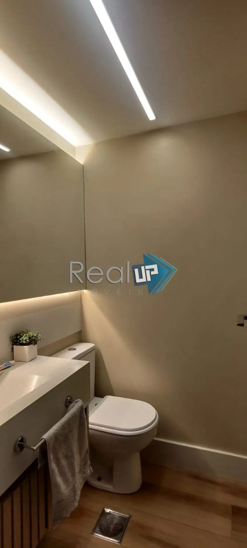 Unfurnished apartment with 3 bedrooms and a glazed balcony — photo 3