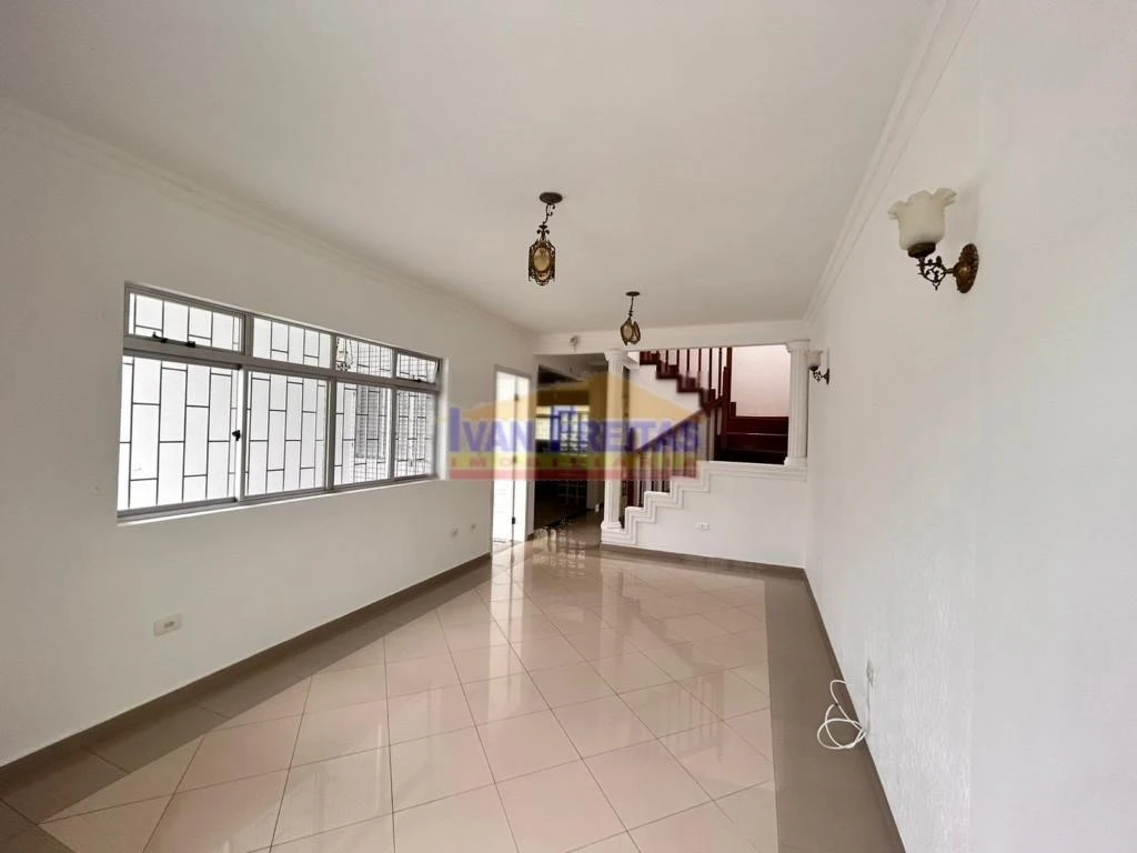 3-bedroom house with a walk-in closet in Curitiba