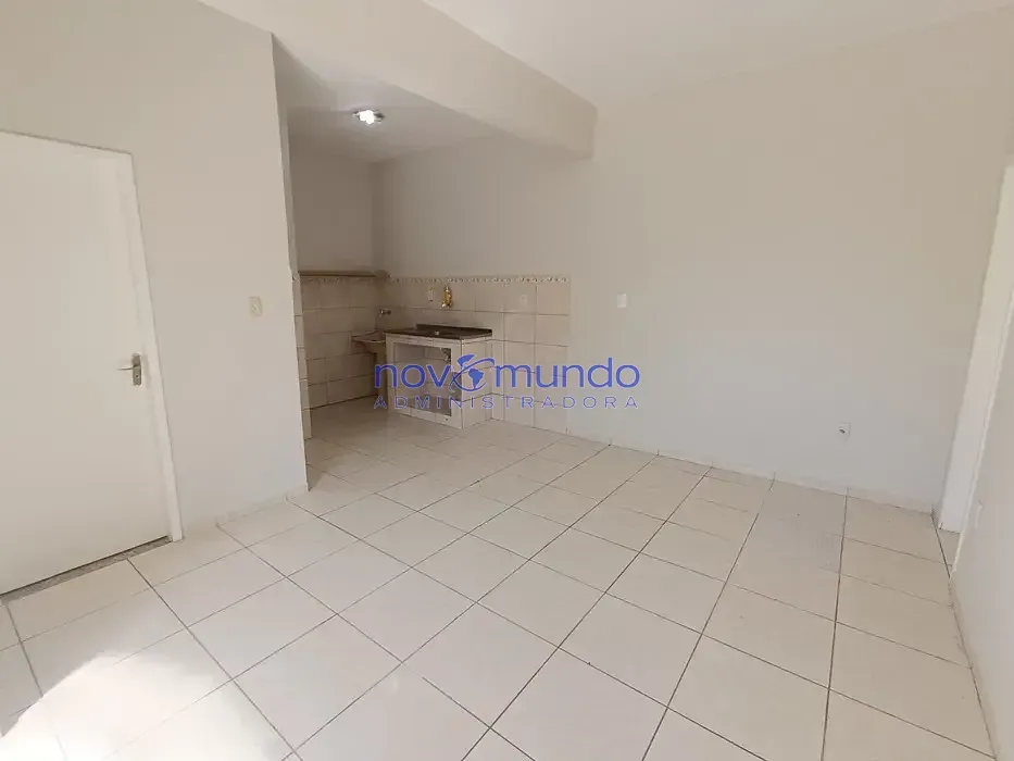 Unfurnished house with 2 bedrooms, 1 bathroom and balcony — photo 3