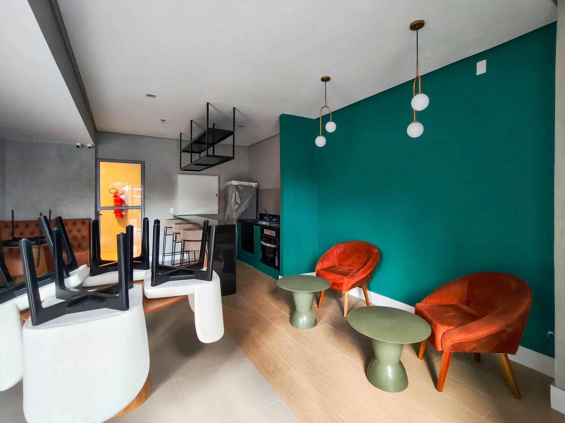 Apartamento com 2 quartos e varanda de vidro fechada — photo 27