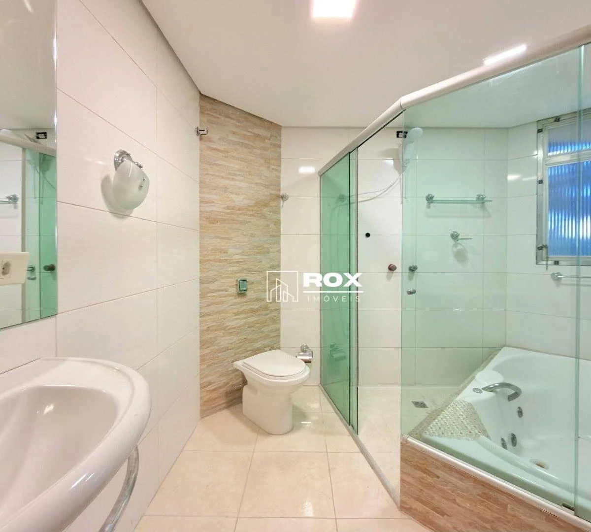 Furnished apartment, 170 m², with a glass-enclosed balcony — photo 8
