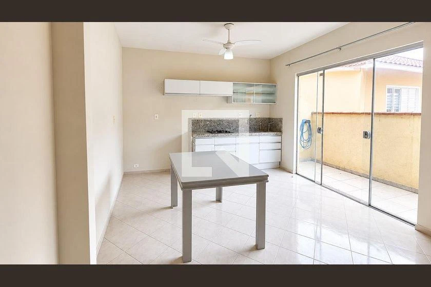 Casa de 44 m² com 1 quarto e cozinha integrada a gás