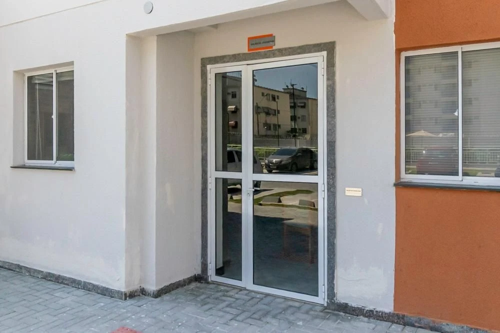 One-bedroom apartment with a washing machine — photo 4
