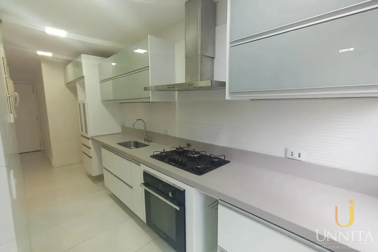 3-bedroom apartment with integrated kitchen and balcony — photo 10