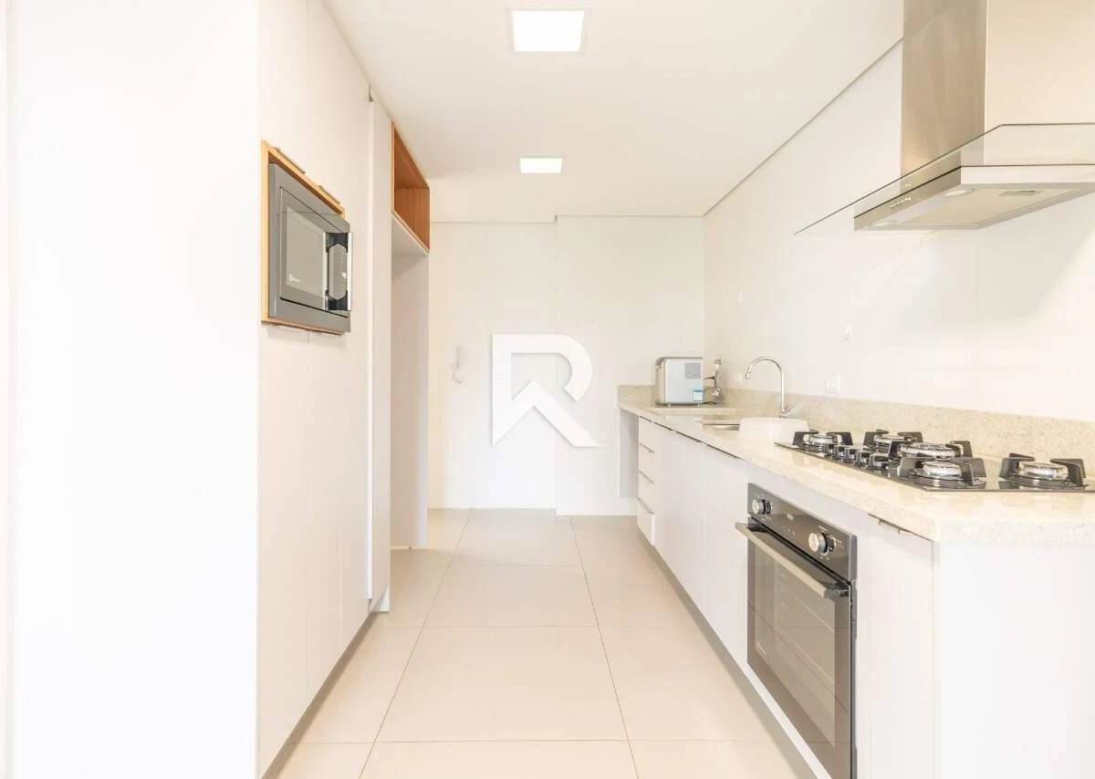 255 m² apartment with a bathtub and a walk-in closet — photo 21