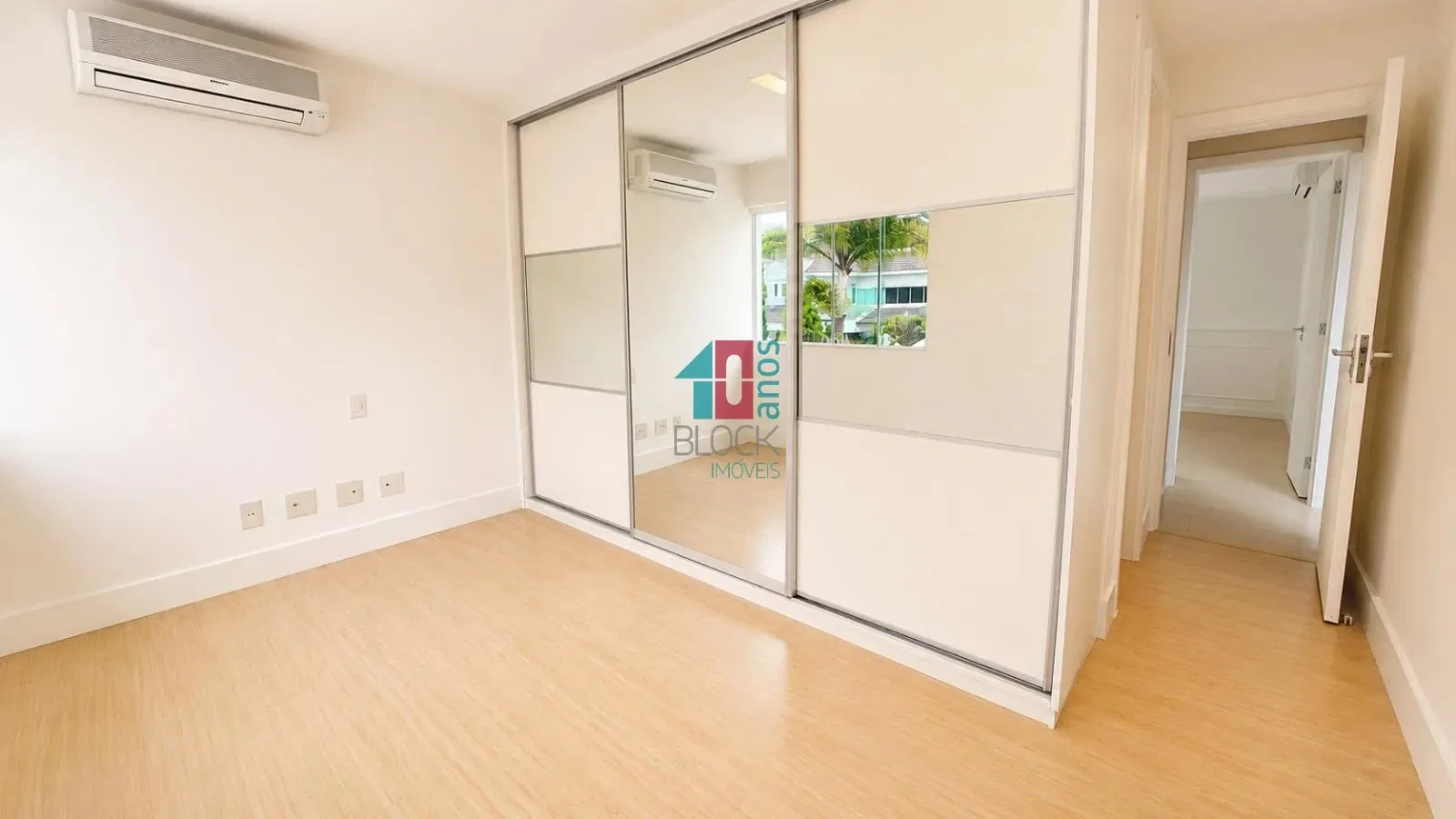 Casa triplex com 4 quartos e 3 suítes e cozinha fechada — photo 30