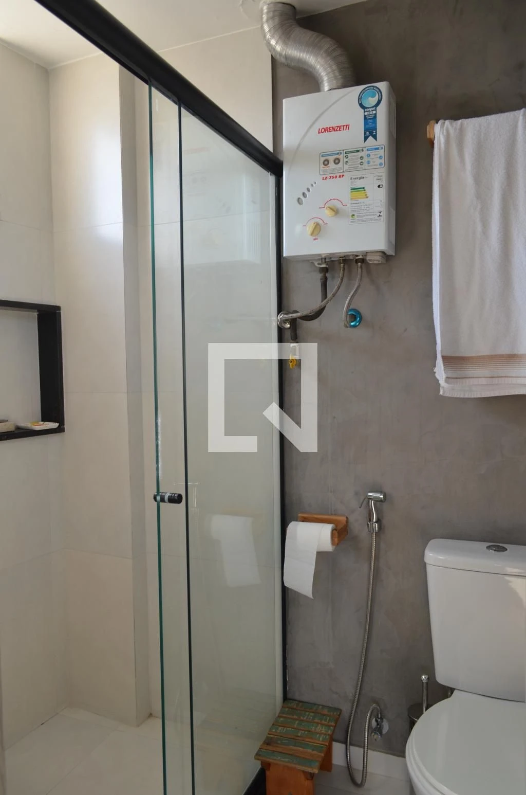 3-bedroom apartment in a building with a pool — photo 37