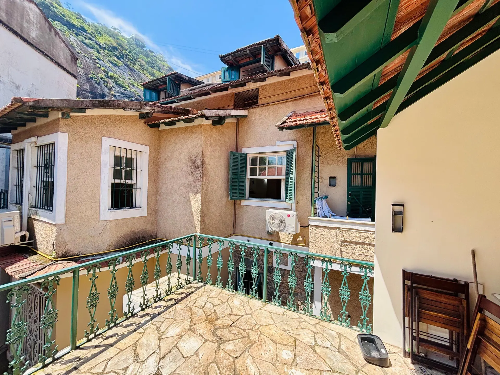 Furnished house, 380 m², with a grill on the balcony — photo 14