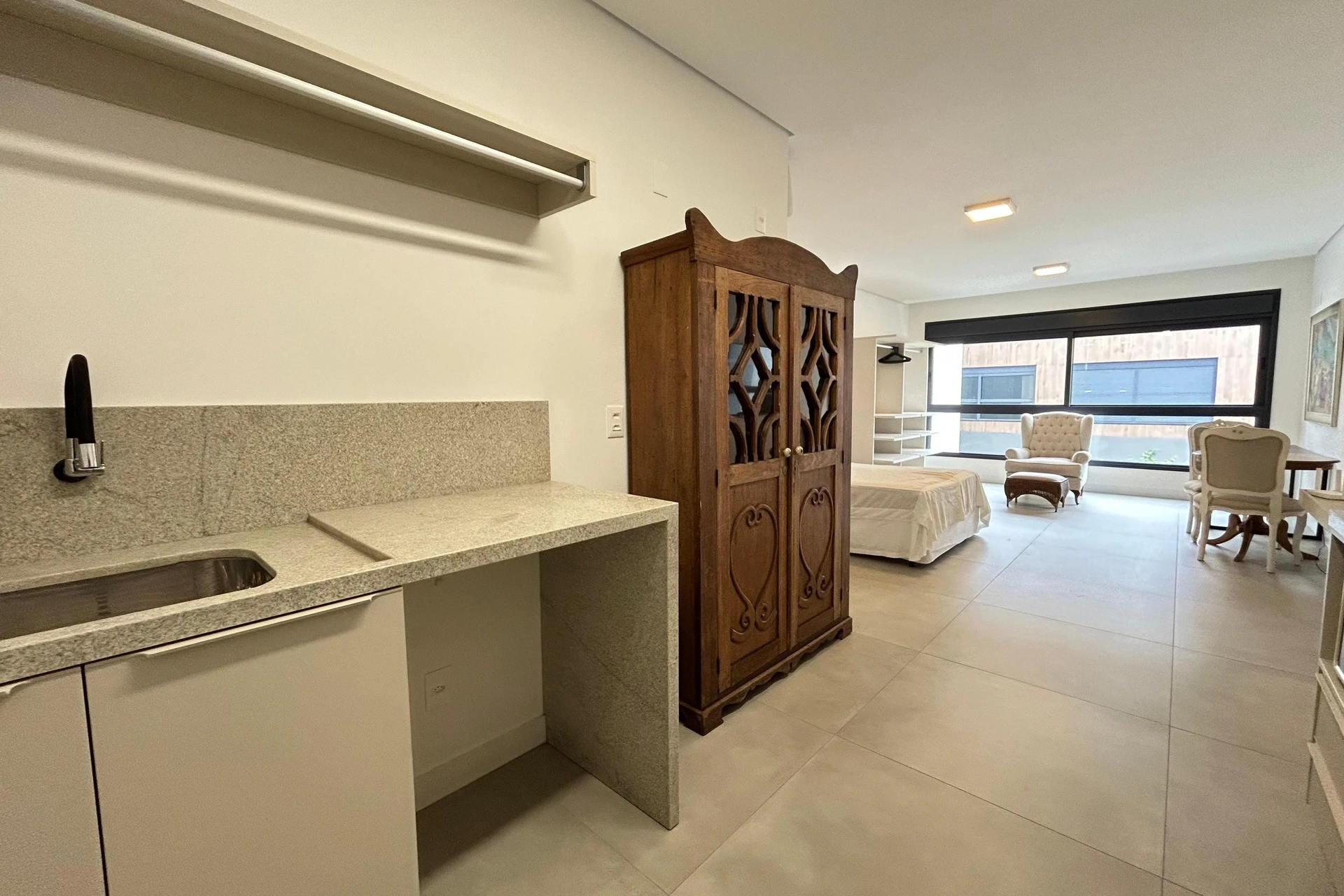 Furnished apartment, 42 m², with a glass-enclosed balcony — photo 15