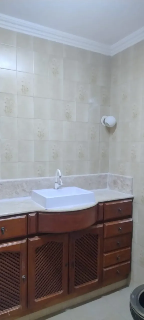 Unfurnished apartment with 3 bedrooms and 2 bathrooms — photo 9