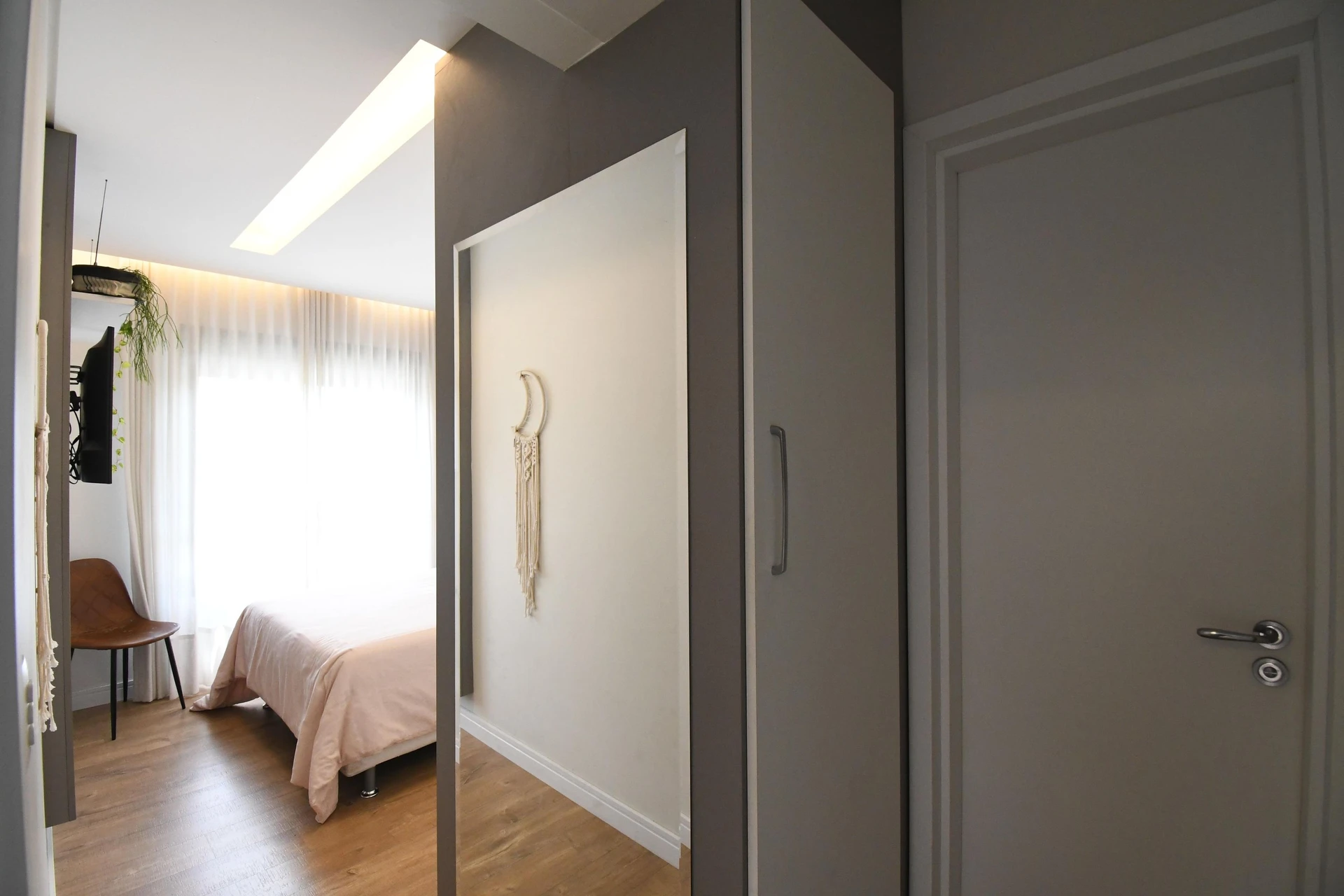 3-bedroom apartment in a building with a gym — photo 21