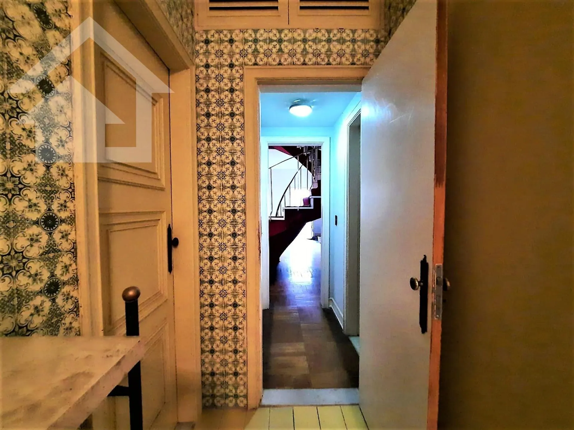 525 m² apartment with a home office and a bathtub — photo 18