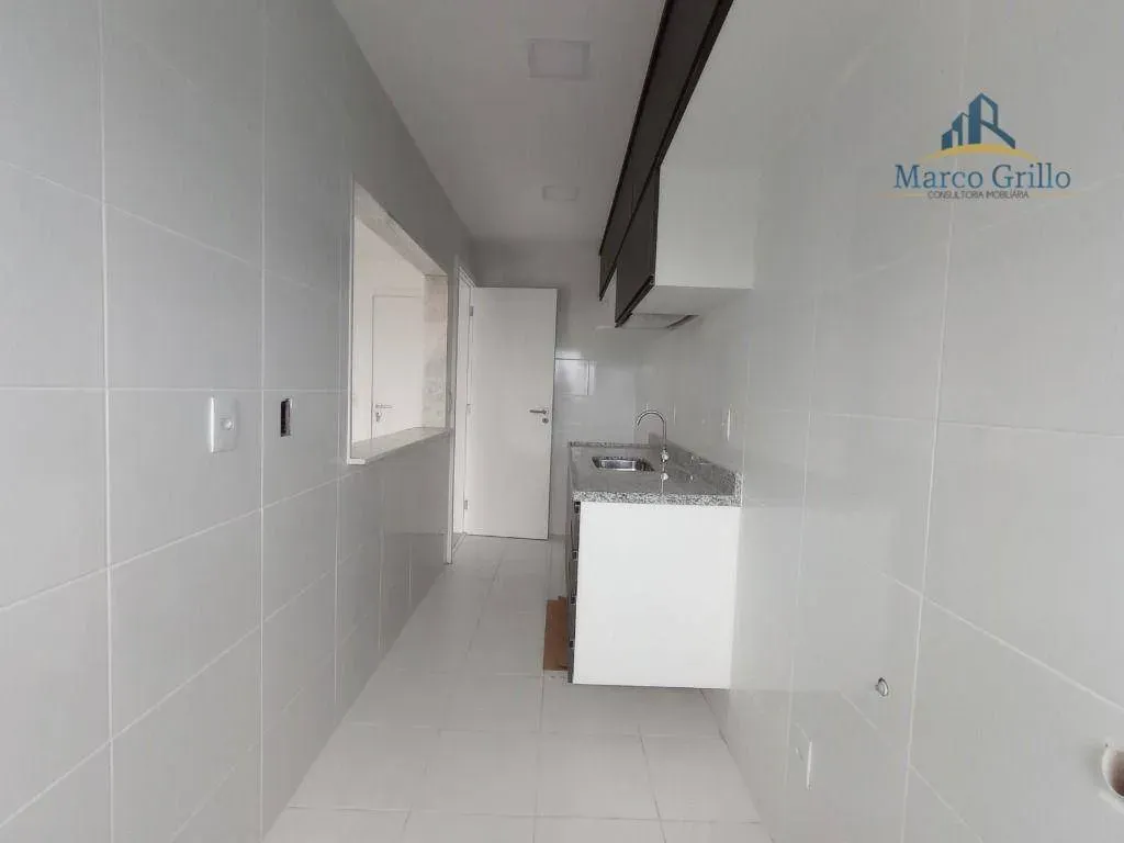 Apartamento de 1 dormitorio con balcón y lavabo — photo 3