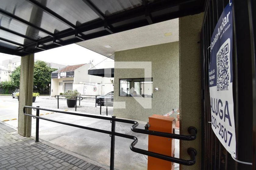 3-bedroom apartment in a building with a pool — photo 39