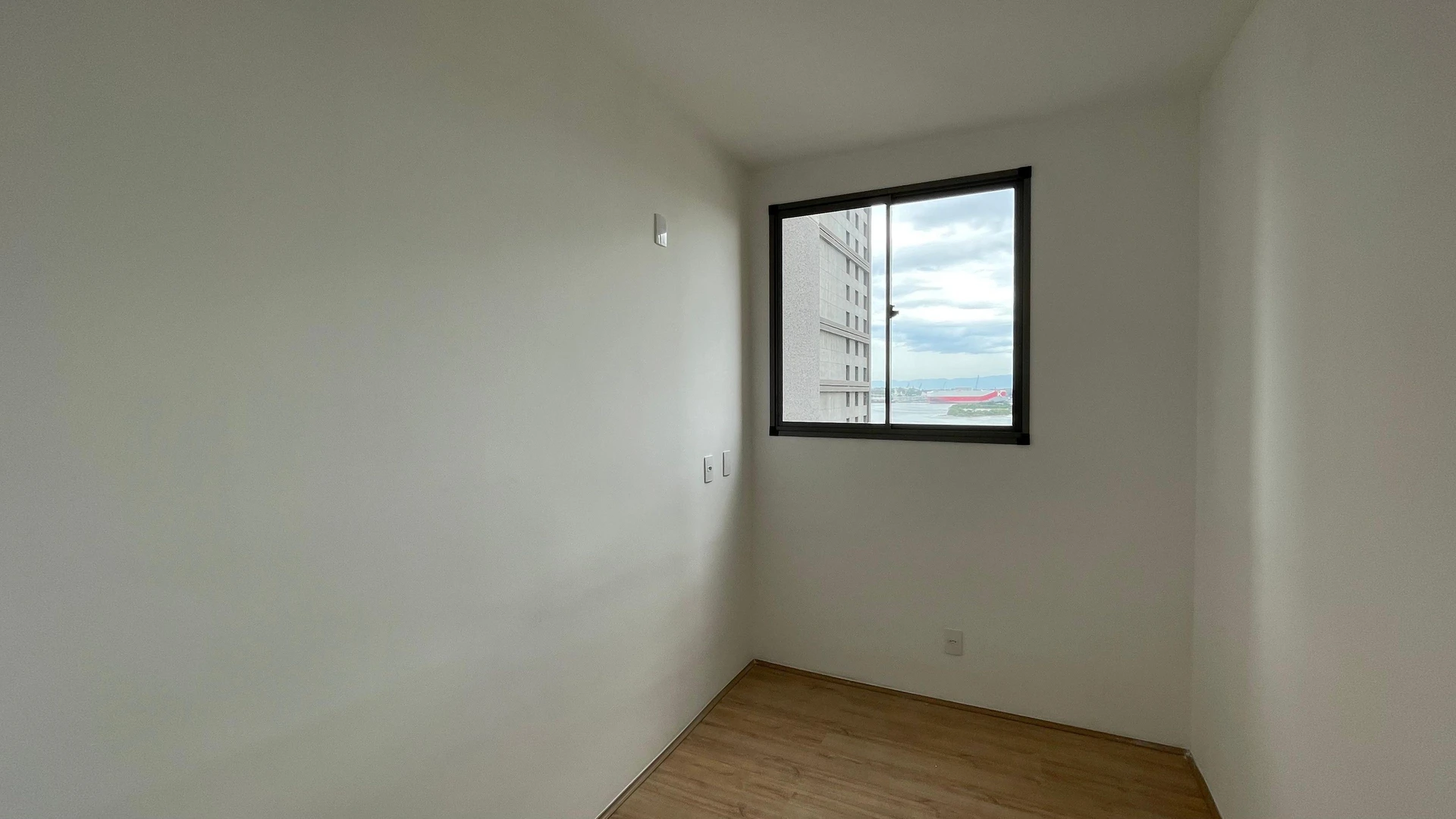 Floor-to-ceiling windows in a 2-bedroom apartment, 45 m² — photo 25
