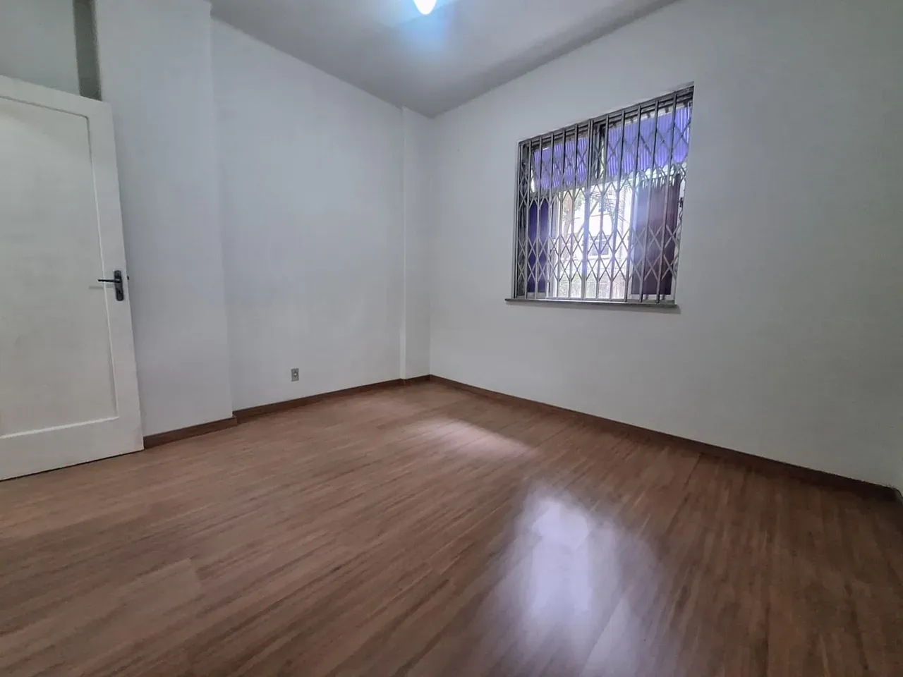 Apartment on the 1st floor with wood or laminate floors — photo 9