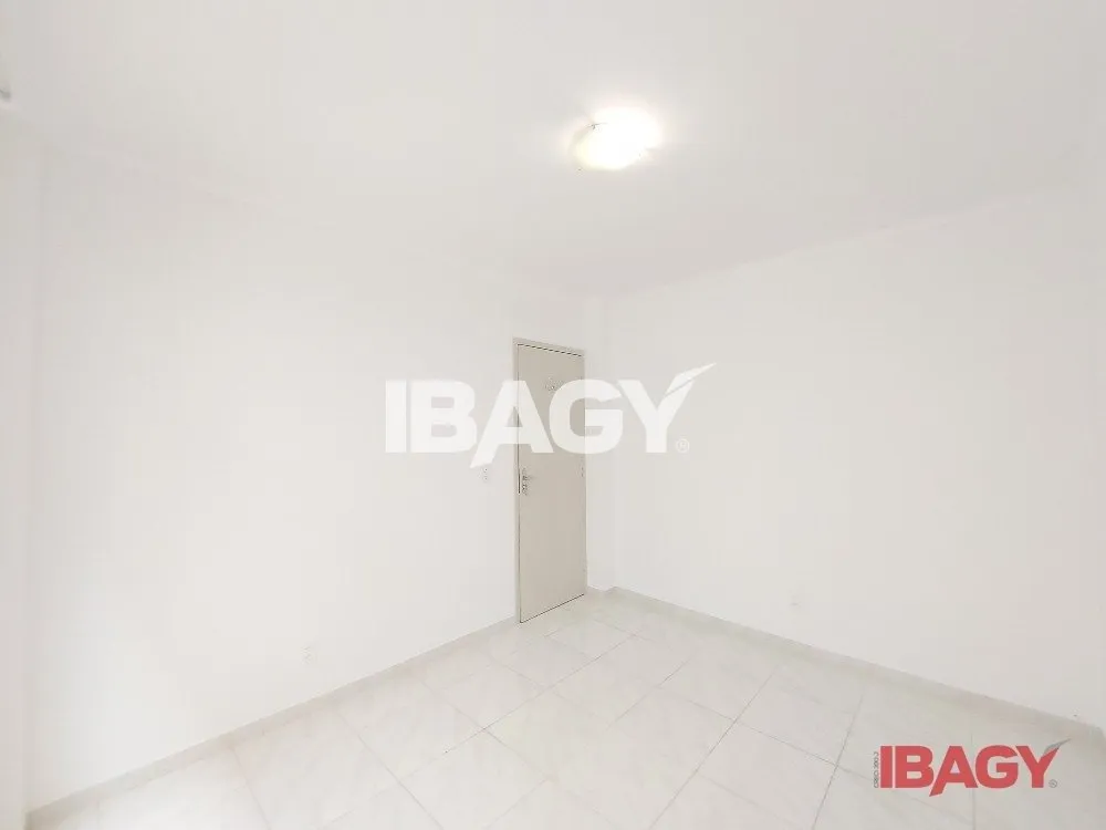 Apartamento com 2 dormitórios e cozinha com fogão a gás — photo 11