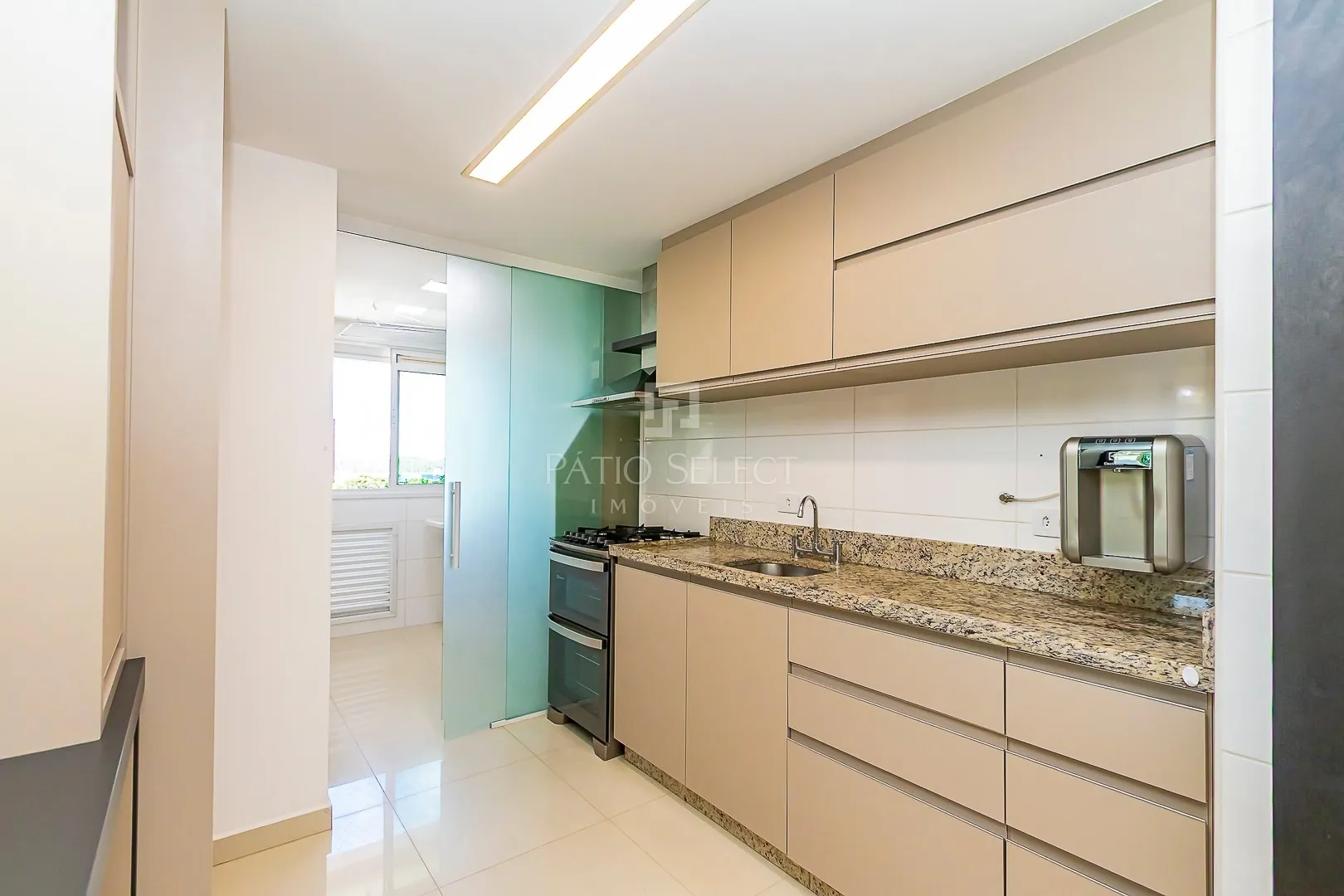 Apartment on the 8th floor with a glass-enclosed balcony — photo 2