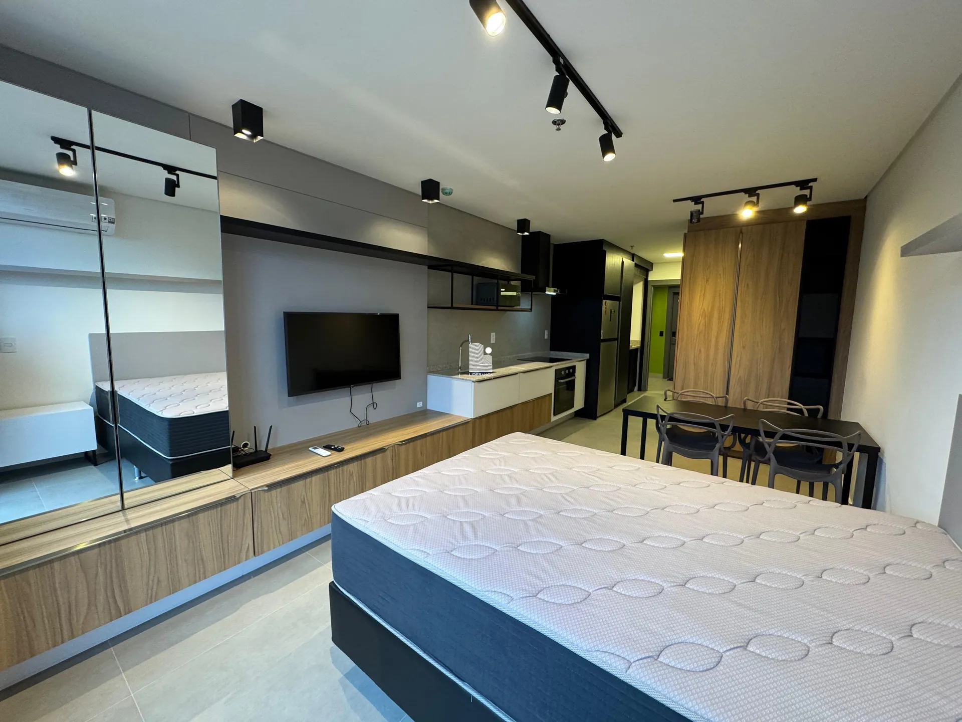Furnished studio in a building with a gym