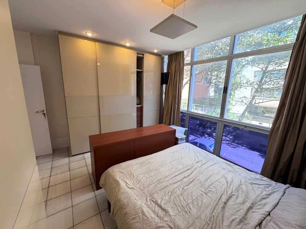 Apartamento amueblado de 4 dormitorios con 3 suites y 200 m² — photo 26